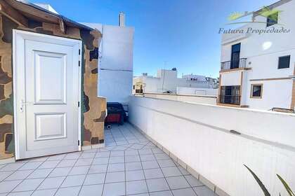 Zweifamilienhaus zu verkaufen in Arrecife, Lanzarote. 