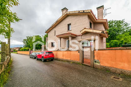 Haus zu verkaufen in Tui, Pontevedra. 