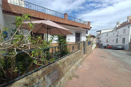 联排别墅 出售 进入 Guaro, Málaga. 