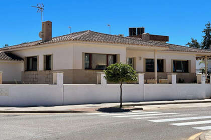 Xalet adossat venda a Cala Del Moral, La, Málaga. 