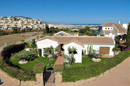 Xalet adossat venda a Cerros Del Lago, Marbella, Málaga. 