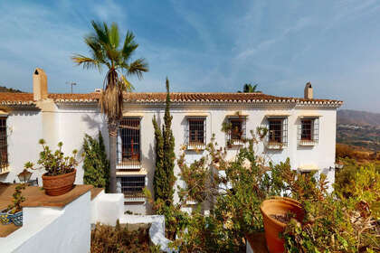 联排别墅 出售 进入 Torrox, Málaga. 