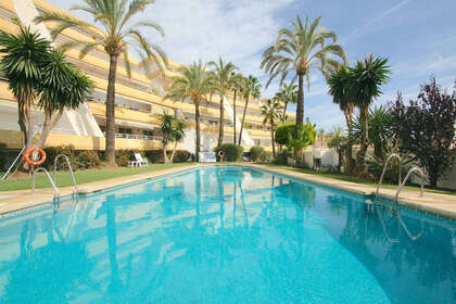 酒店公寓 出售 进入 Torrequebrada, Benalmádena, Málaga. 