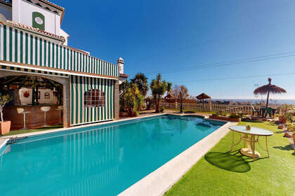 联排别墅 出售 进入 Torrox-Costa, Málaga. 