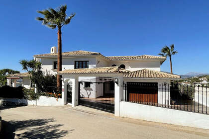 联排别墅 出售 进入 Valtocado (Mijas), Málaga. 