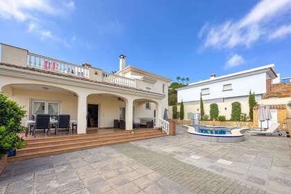 Xalet adossat venda a Cerros Del Lago, Marbella, Málaga. 