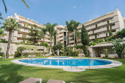 酒店公寓 出售 进入 Puerto Banús, Málaga. 