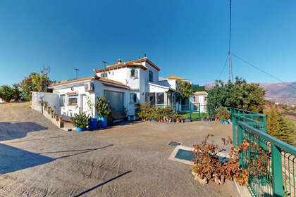 联排别墅 出售 进入 Arenas, Málaga. 