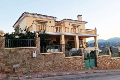 联排别墅 出售 进入 Coín, Málaga. 