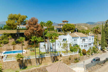 联排别墅 出售 进入 El Paraiso, Estepona, Málaga. 