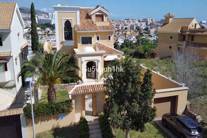 联排别墅 出售 进入 Benalmádena, Málaga. 