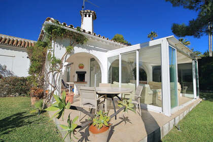 联排别墅 出售 进入 Calahonda, Mijas, Málaga. 