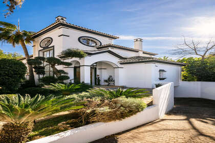联排别墅 出售 进入 Marbella, Málaga. 